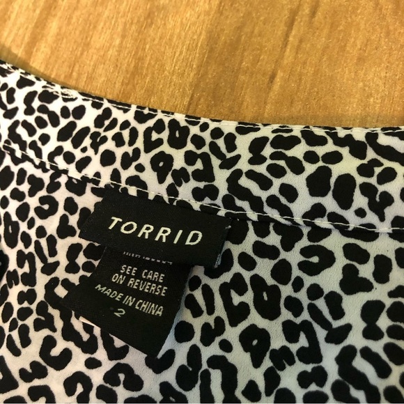 Torrid White Black Leopard Print Lightweight Sheer Long Sleeve Top Womens Size 2 - Picture 6 of 11